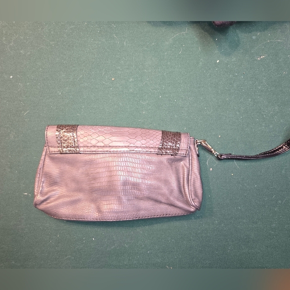 Guess Clutch - Picture 3 of 3